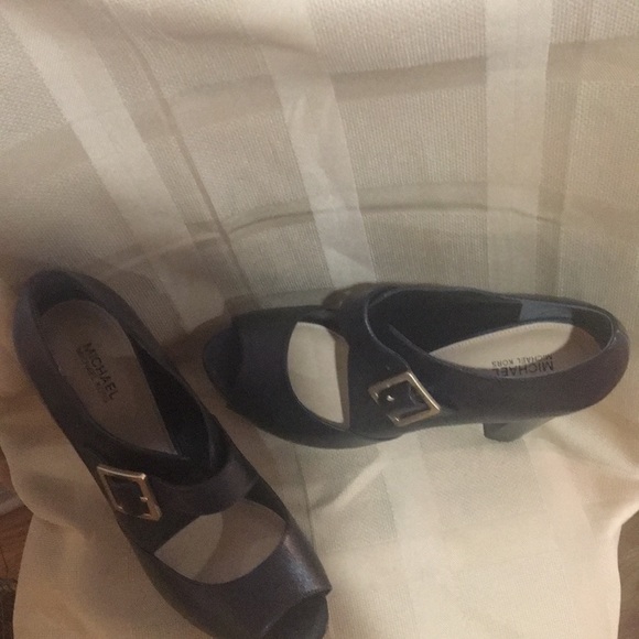 Shoes - Picture 2 of 4